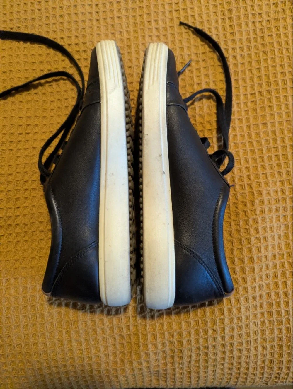 Ecco Women's Black Leather Lace-Up Sneakers, 39